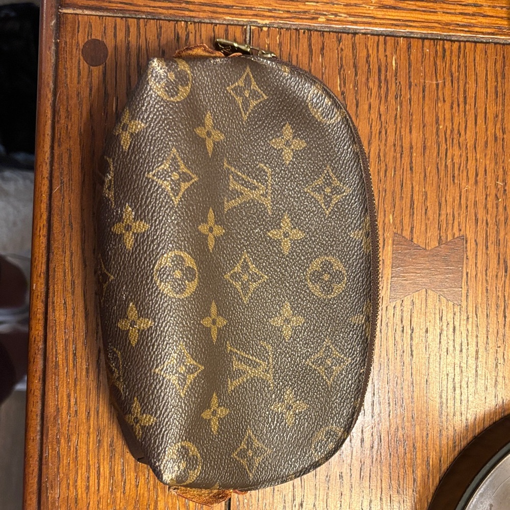 Louis Vuitton Monogram signature Pouch